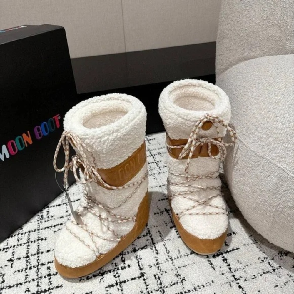 Moon Boot Women's Cream and Tan Winter Boots